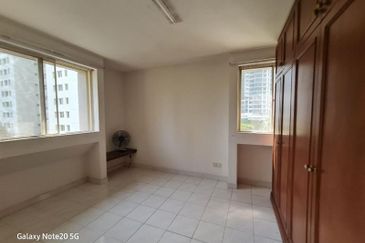 Cheap Low density condo at Mont Kiara