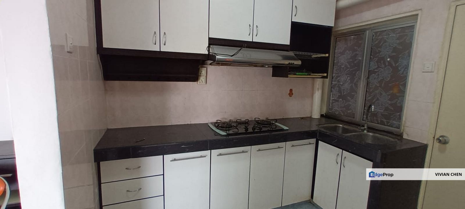 Townhouse for SALE at Jalan Sinaran 3, Taman Sinaran, Balakong, Selangor, Balakong