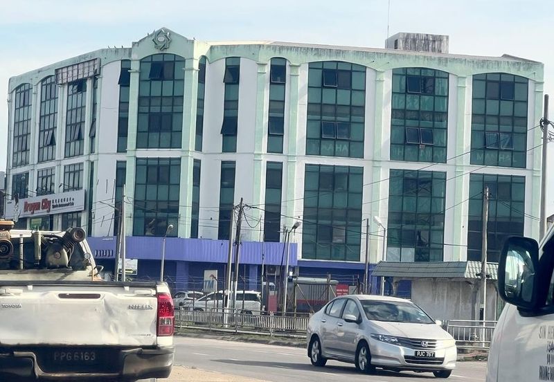 Kawasan Perniagaan Simpang Ampat