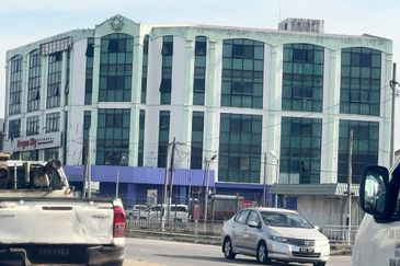 Kawasan Perniagaan Simpang Ampat