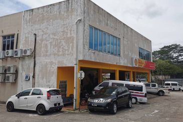 Taman Sri Putra, Kempas