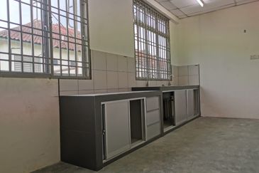 Taman Sri Putra, Kempas