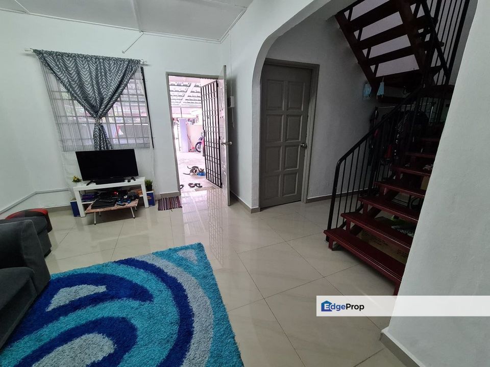 Double Storey Terrace @ Taman Mawar Pasir Gudang (Bumi Lot), Johor, Pasir Gudang