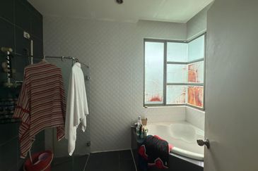 Jalan Austin Heights 2/4