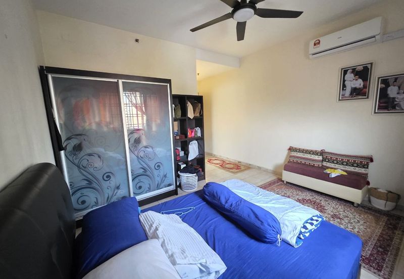 Prima Regency (Kensington Court)