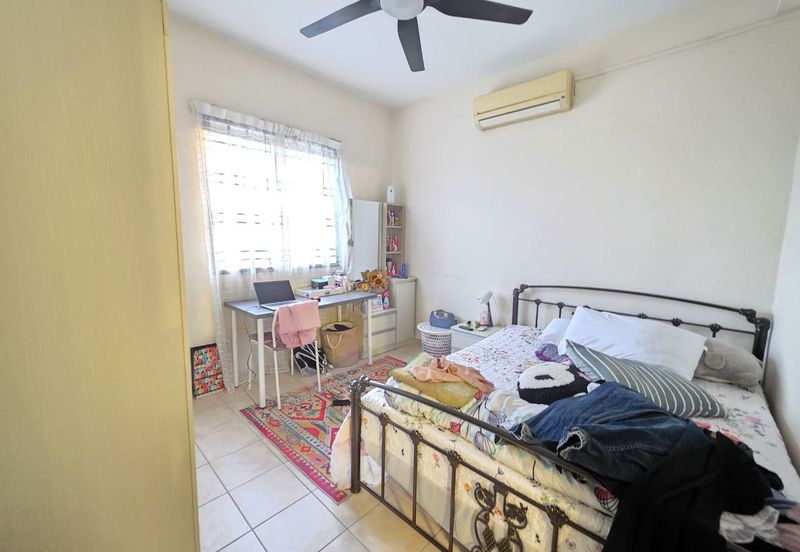 Prima Regency (Kensington Court)