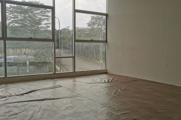 Taman Sri Putra, Kempas