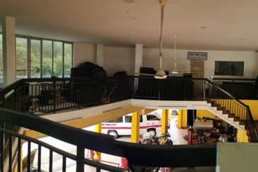 Taman Sri Putra, Kempas