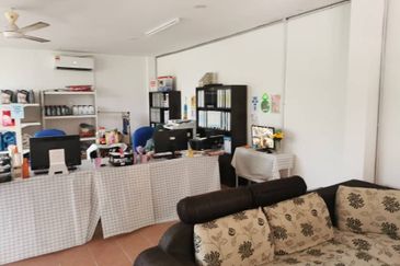 Taman Sri Putra, Kempas