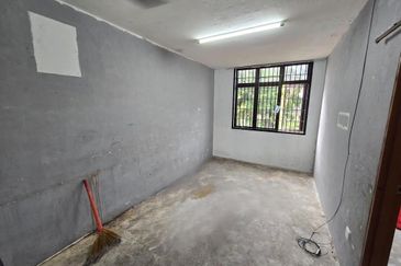 Taman Putri Kulai Flat