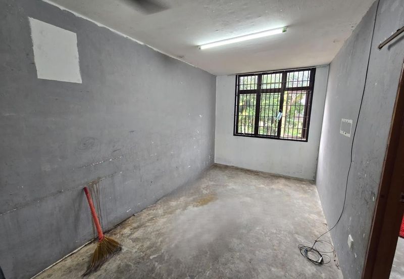 Taman Putri Kulai Flat