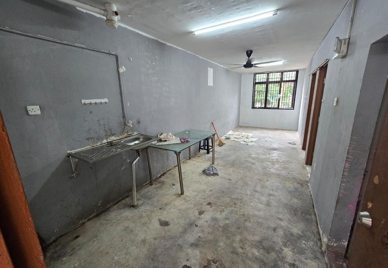 Taman Putri Kulai Flat