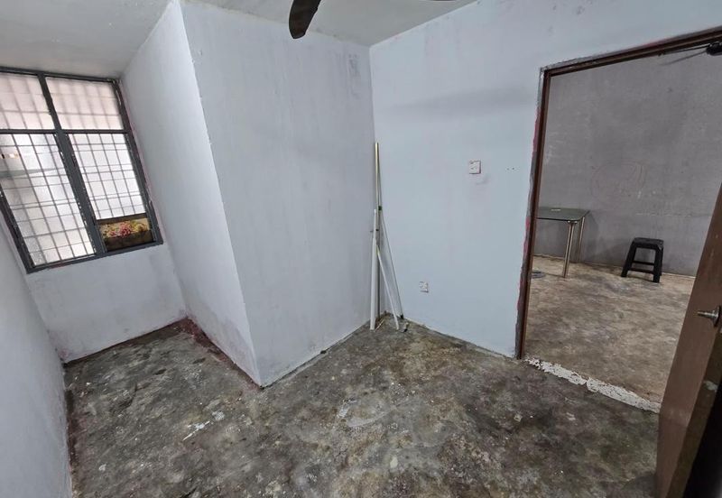 Taman Putri Kulai Flat