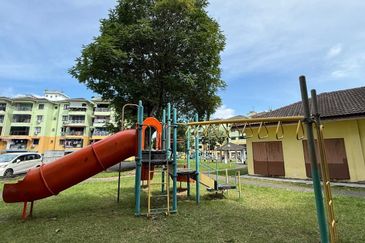 Lily & Jasmine Apartment