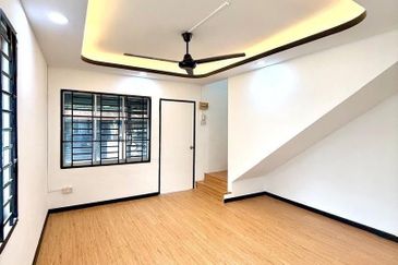 Taman Tanjung Puteri Resort