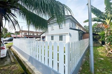 Taman Tanjung Puteri Resort