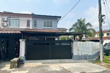 Taman Tanjung Puteri Resort