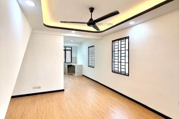 Taman Tanjung Puteri Resort