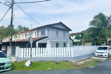 Taman Tanjung Puteri Resort