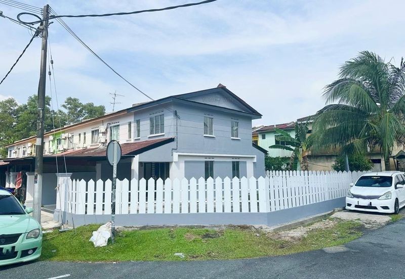 Taman Tanjung Puteri Resort