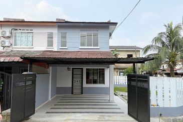 Taman Tanjung Puteri Resort