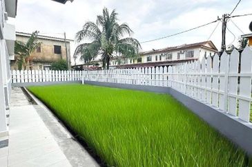 Taman Tanjung Puteri Resort