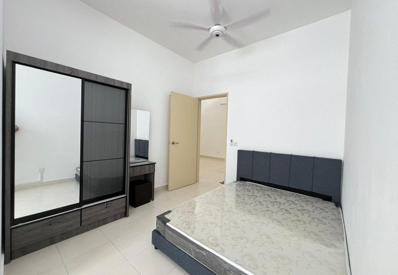 Hazel @ Meridin East