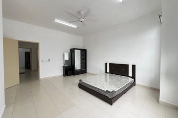 Hazel @ Meridin East