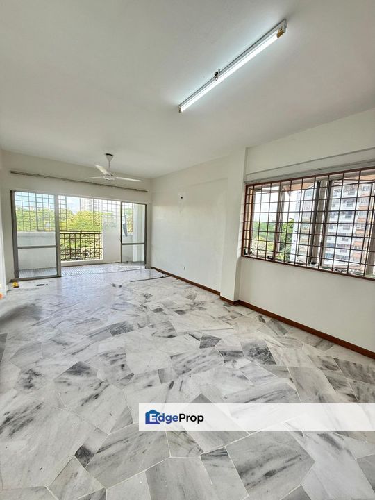 Bukit Saujana Apartment / JB Town / RM318K – End Lot Unit + Lift + Gated & Guarded!, Johor, Johor Bahru