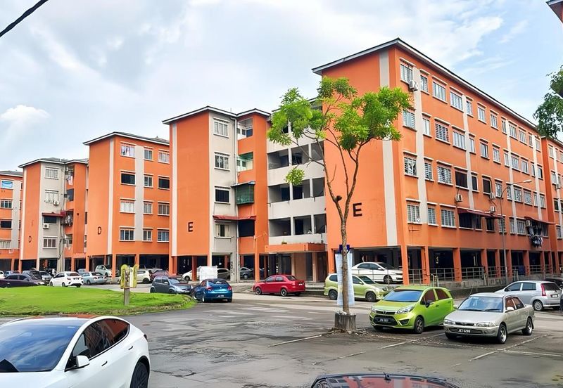 Taman Pulai Utama Flat