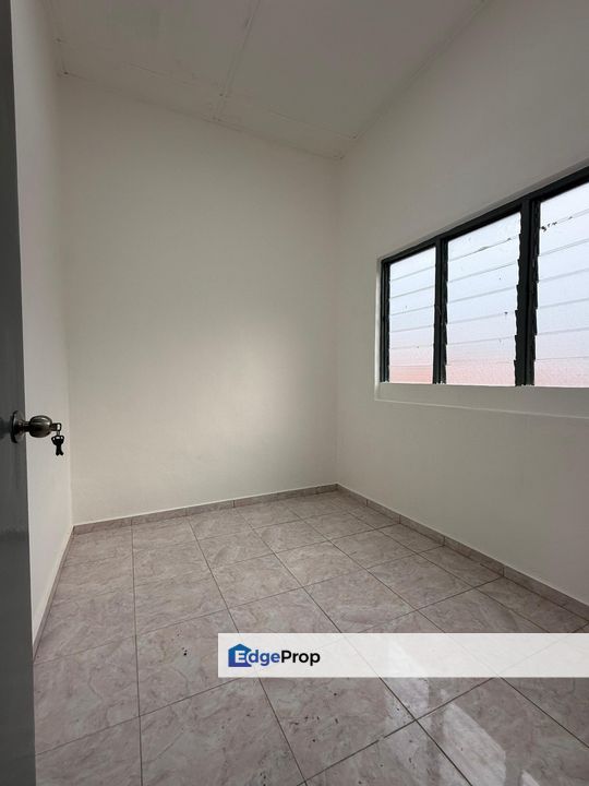 Pulai Utama / Skudai / Taman Universiti / Johor Bahru / Low-Medium Cost Flat / RM178K / Full Loan + Fully Renovated, Johor, Skudai