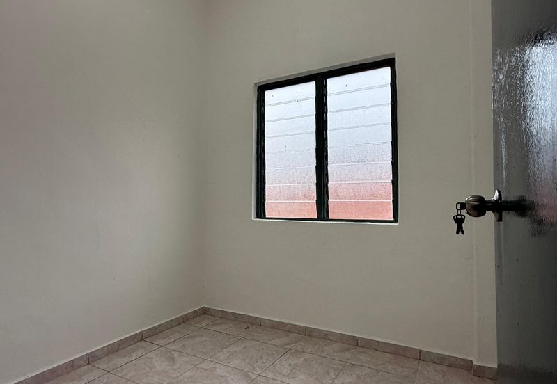 Taman Pulai Utama Flat