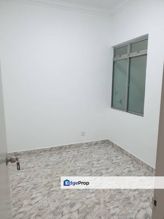 Kulai / 3 Storey Terrace / RM590K / Renovated Family Home, Johor, Kulai