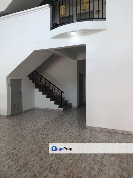  Kulai / 3 Storey Terrace / RM590K / Renovated Family Home, Johor, Kulai