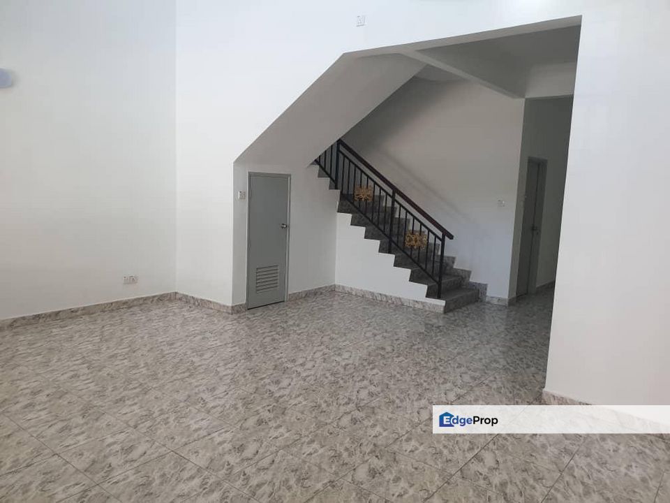  Kulai / 3 Storey Terrace / RM590K / Renovated Family Home, Johor, Kulai