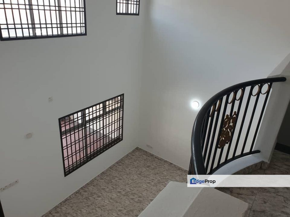  Kulai / 3 Storey Terrace / RM590K / Renovated Family Home, Johor, Kulai