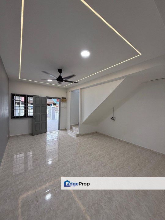 Bandar Seri Alam / Double Storey Medium Low Cost / RM375K / Full Loan Opportunity , Johor, Masai
