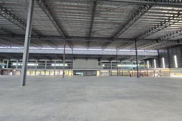 4 Acres Detached Warehouse @ Bandar Bukit Raja | 138K SF |  40 KN/m2 Floor |  14 Dock Doors | Eave Height 40 ft 