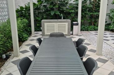 UNA Serviced Apartment