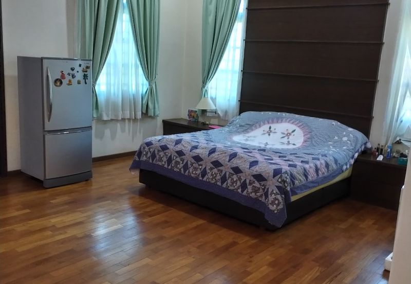 Jalan Warisan Setia 5/9