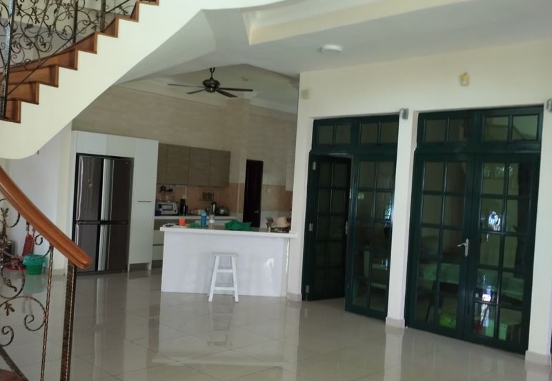 Jalan Warisan Setia 5/9