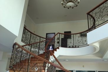 Jalan Warisan Setia 5/9