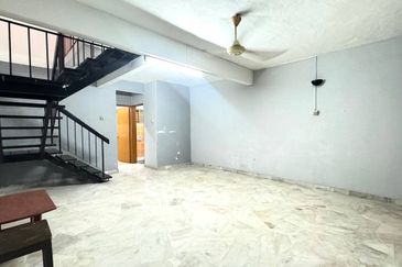 AU 1 (Datuk Keramat)