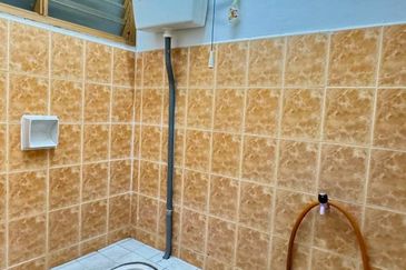 AU 1 (Datuk Keramat)