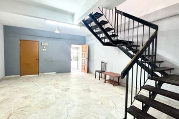 AU 1 (Datuk Keramat)