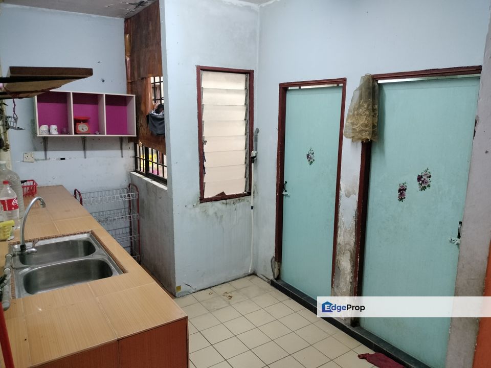 SEBELAH SURAU Apartment Teratai Taman bunga Raya Bukit beruntung Rawang for Sale, Selangor, Rawang