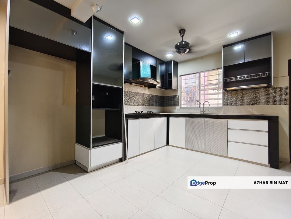 FACING OPEN Taman Aman putri Seksyen u17 Sungai buloh Shah Alam Double Storey for Sale untuk dijual, Selangor, Sungai Buloh