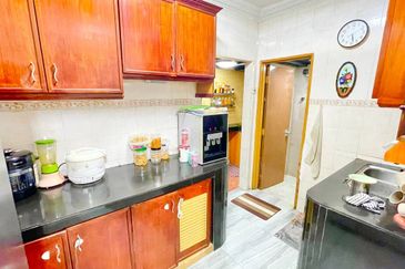 Desa Putra Apartments