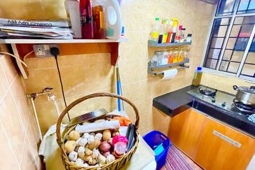 Desa Putra Apartments