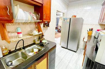 Desa Putra Apartments